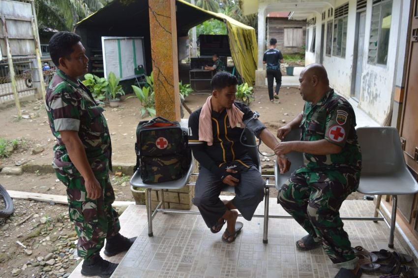 Sentuhan Kemanusiaan di TMMD ke-123 Kodim 0212/Tapsel: Satgas TNI Keliling Desa di Palas Beri Layanan Kesehatan Gratis