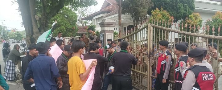 Baru 30 Hari Masa Kerja Wali Kota,Mahasiswa Lakukan Aksi Demo