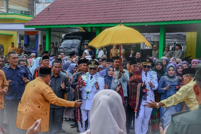 Alunan Gordang Topak sambut Walikota dan Wakil Walikota Padangsidimpuan Tiba di Bumi Dalihan Natolu