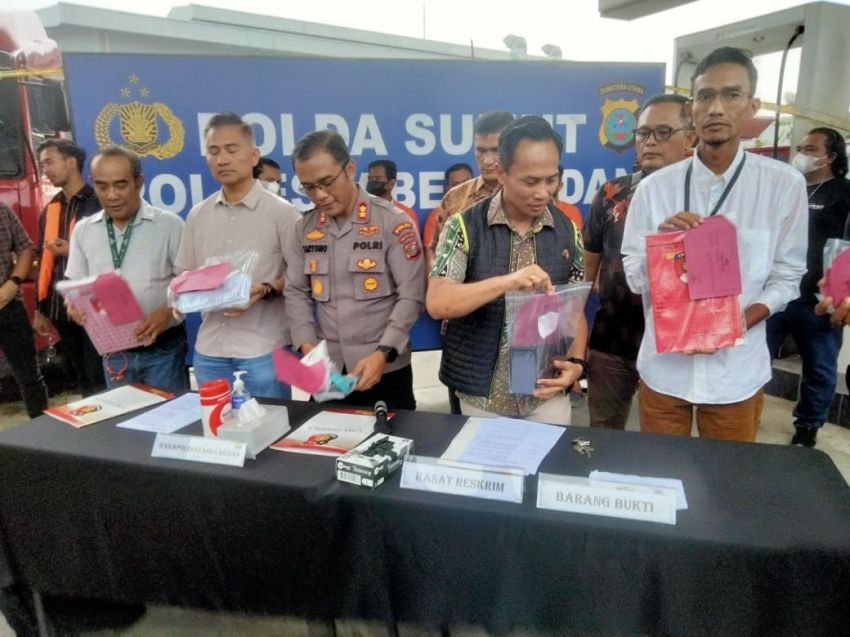 Polrestabes Medan Bongkar Penjualan Oplosan BBM Pertalite di SPBU Nagalan Jalan Flamboyan Raya, Tiga Tersangka Diamankan