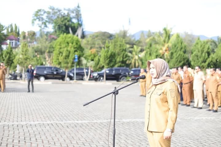 Atika Nasution Pimpin Apel Perdana di Panyabungan Madina Pasca-pelantikan