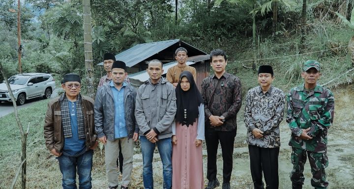 Wabup H. Candra Serahkan Bantuan Bedah Rumah di Nagari Sariak Alahan Tigo, Jorong Sariak Bawah, Kec. Hiliran Gumanti