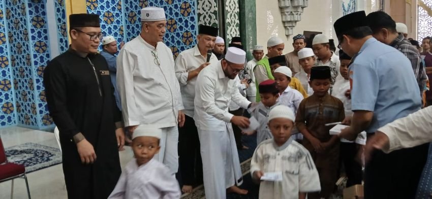670 Anak Yatim Berdoa di Masjid Agung Medan, Sebagai Ungkapan Syukur Atas Milad H. Yuslin Siregar dan H. Dedi Iskandar,