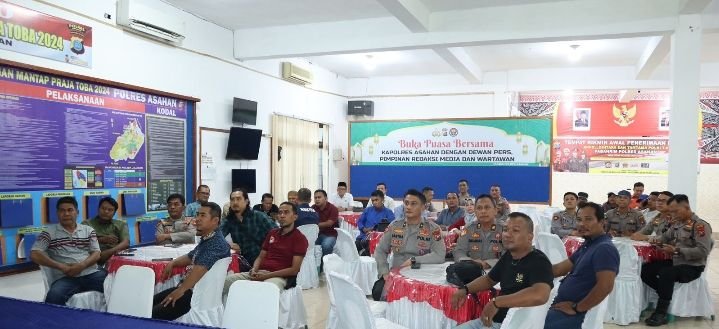 Polres Asahan Ikut Zoom Terpusat Buka Puasa Bersama Dewan Pers, Pimpinan Redaksi, dan Wartawan Asahan di Gelar Polri
