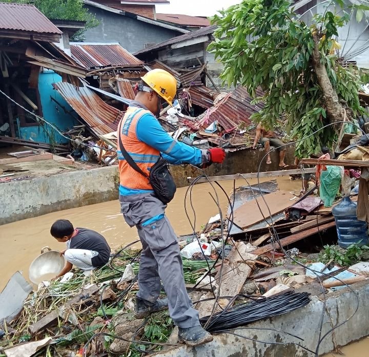 PLN UID Sumut Melalui UP3 Padangsidimpuan Bergerak Cepat Pulihkan Kelistrikan Pasca Banjir di Padangsidimpuan