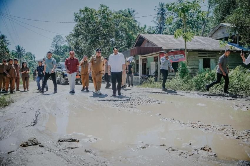 Gubsu Bobby Afif Nasution Tinjau Kerusakan Infrastruktur di Pulau Nias, Prioritaskan Perbaikan Jalan dan Jembatan