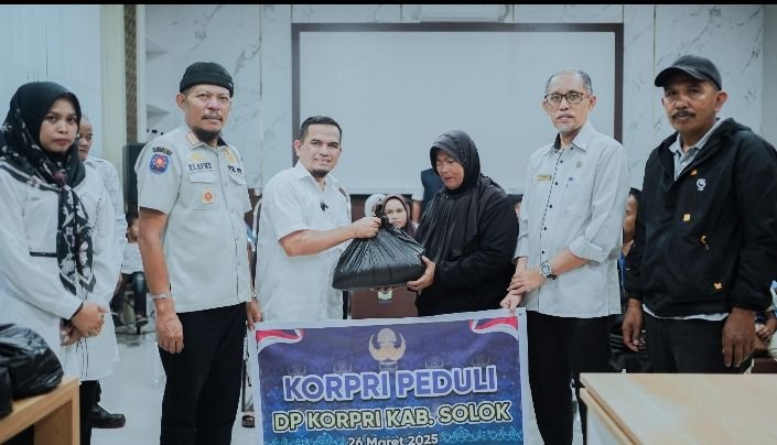 Wakil Bupati Solok, H. Candra Berikan Bantuan Korpri Peduli untuk Masyarakat Jorong Kayu Aro Nagari Batang Barus