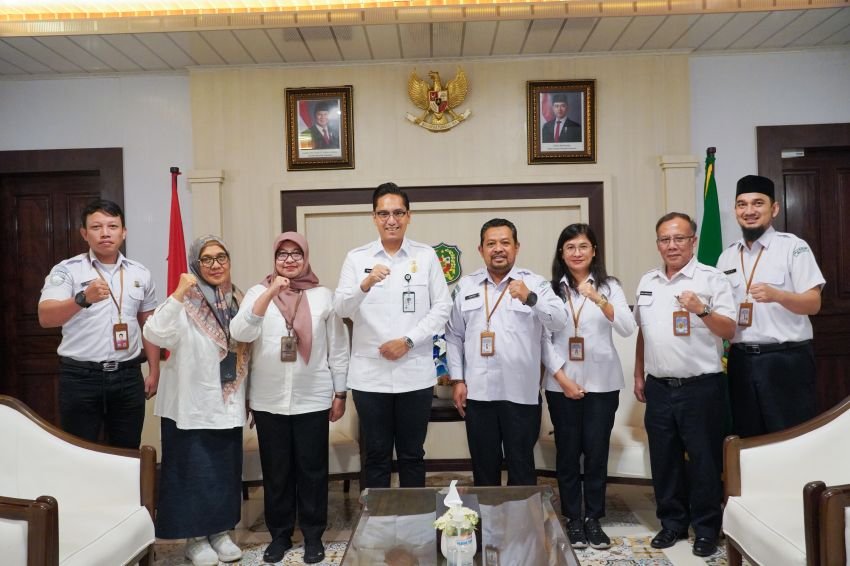 Rico Waas Dukung BBMKG Sebar Informasi Cuaca Melalui Videotron Pemko Medan