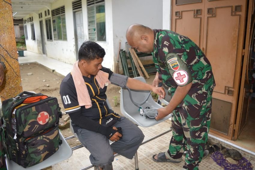 Satgas TMMD ke-123 Kodim 0212/Tapsel Peduli Kesehatan Warga: Layanan Pemeriksaan Kesehatan Keliling di Desa Pintu Padang Palas