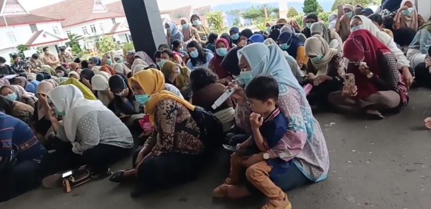 Air Mata Pejuang COVID-19: Nakes Honorer di Tapsel Terpaksa Dirumahkan, Ketulusan yang Terbalas dengan Air Tuba