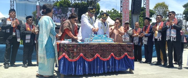 Perayaan Hari Jadi Ke-26 Kabupaten Toba Berlangsung Sukses dan Meriah