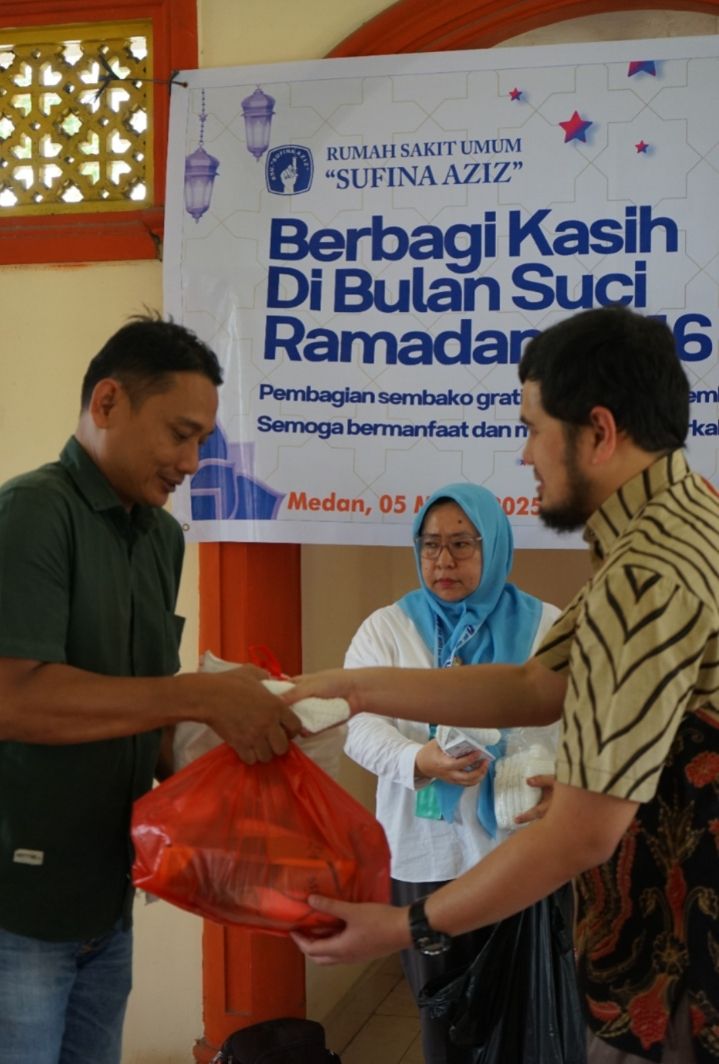 RSU Sufina Aziz Bagikan Sembako Gratis Untuk Para Pekerja dan Dhuafa di Sekitar RS