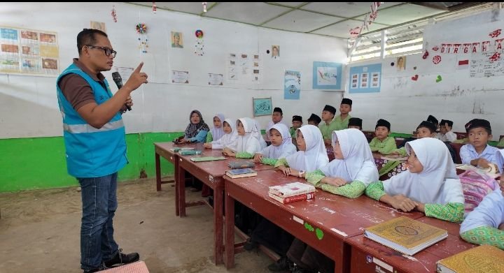 GM PLN UID Sumut Hadirkan Semangat Baru Untuk Generasi Emas Nias