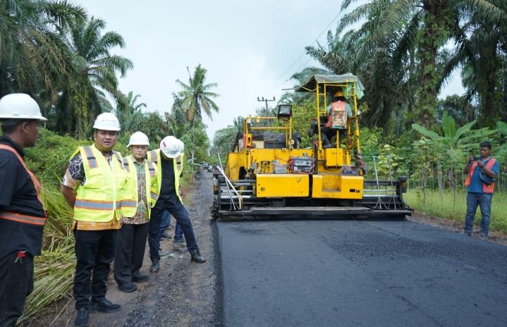 Wakil Bupati Asahan Tinjau Pelaksanaan Peningkatan Infrastruktur Jalan
