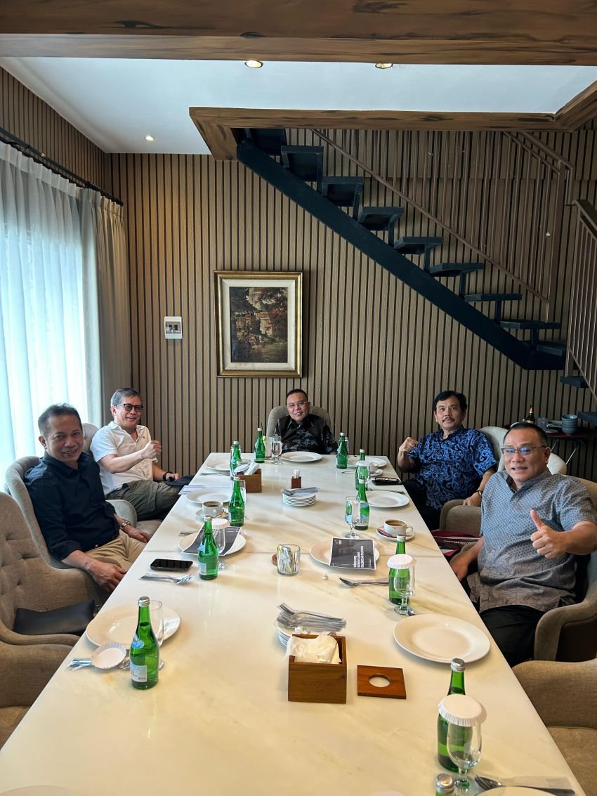 Rocky Gerung dan Patriotisme Sufmi Dasco Ahmad: Catatan Atas Pertemuan Sayur Lodeh"