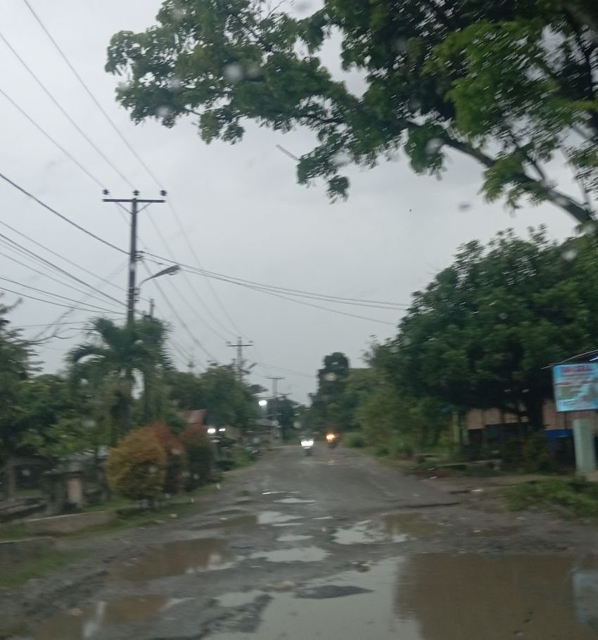 Jalan Besar Lingga Tiga Hancur Lebur, Kadis PUPR Labuhanbatu Tak Peduli