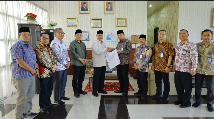 Perumda Tirtanadi Serahkan 8.328 Handuk Untuk Jamaah Haji Embarkasi Medan