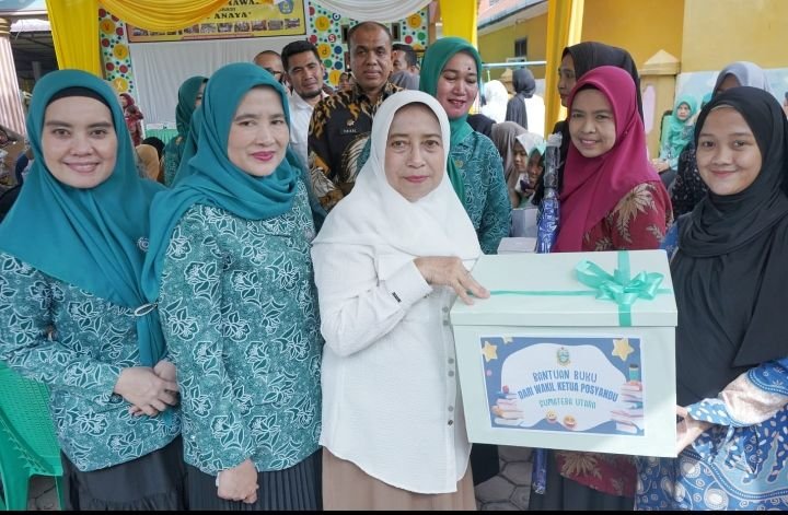 Wakil Ketua PKK Sumut dan Ketua PKK Asahan Kunjungi Posyandu dan PAUD