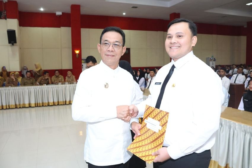Serahkan 150 SK CPNS Tapsel, Bupati Gus Irawan : Saya Butuh Orang-Orang 'Agent Of Change'
