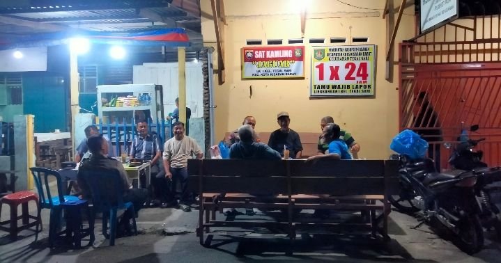 Sat Binmas Polres Asahan Sambangi Perumahaan Taman Mutiara Indah Dan Beri Edukasi Di Pos Kamling Jaguar