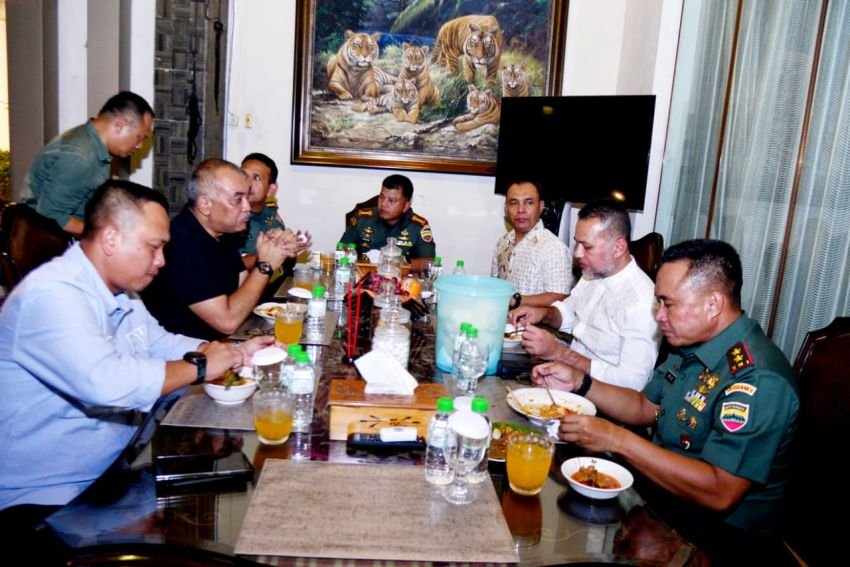 Ketua Taekwondo Indonesia Sumut H. Hamdani Syahputra Bersilaturahmi dengan Keluarga Besar Dr. Musa Rajekshah, Dihadiri Pangdam I/BB dan Anggota DPR RI