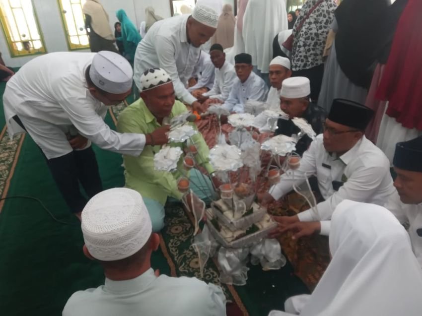 Hangat & Penuh Doa, Warga Batang Kuis Gelar Tepung Tawar untuk Jama&rsquo;ah Haji