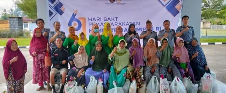 Sambut Hari Bhakti Pemasyarakatan Ke-61, Lapas Padangsidimpuan Berikan Bansos Kepada Puluhan Masyarakat dan Keluarga Warga Binaan