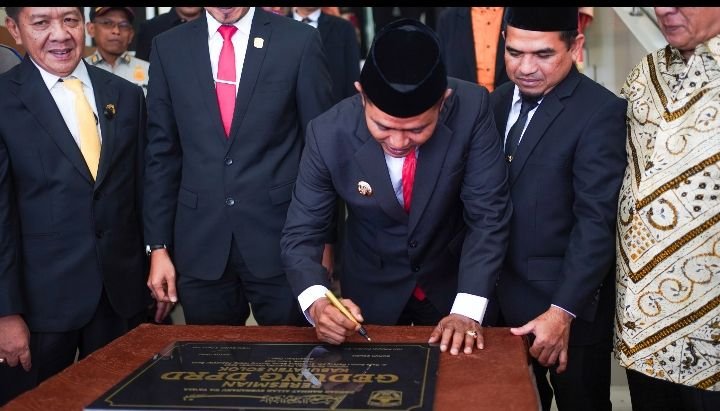 Bupati Solok Jon Firman Pandu Resmikan Gedung DPRD Kabupaten Solok