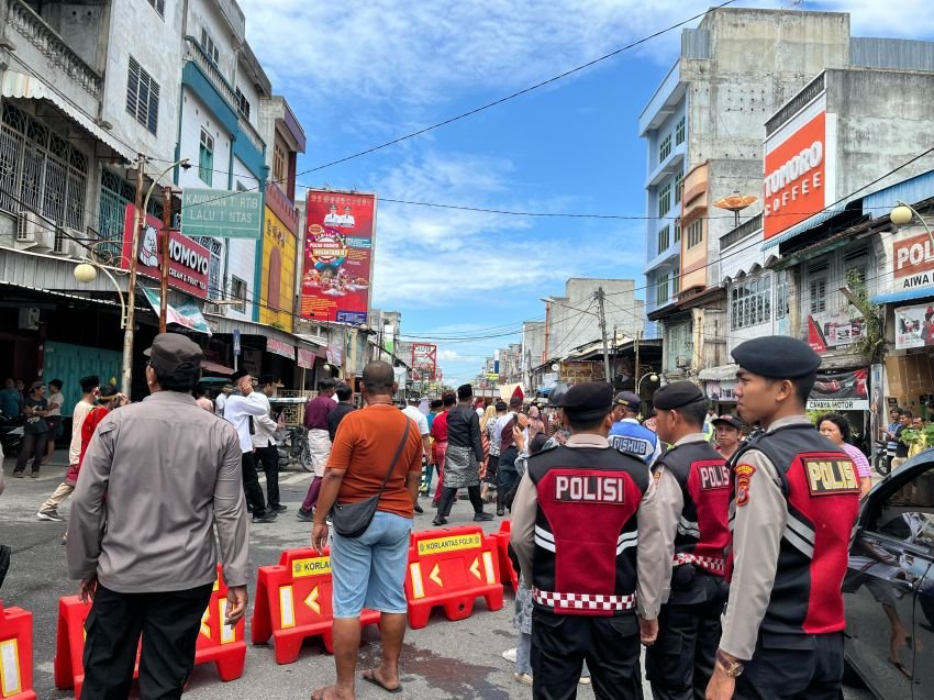 Satgas Preventif Ops Ketupat Toba 2025 Polresta Deli Serdang Laksanakan Patroli Mobile di Titik Keramaian