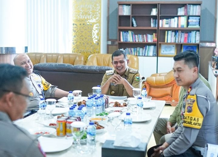 Bupati Sambut Kunjungan Kapolres Solok Arosuka yang Baru