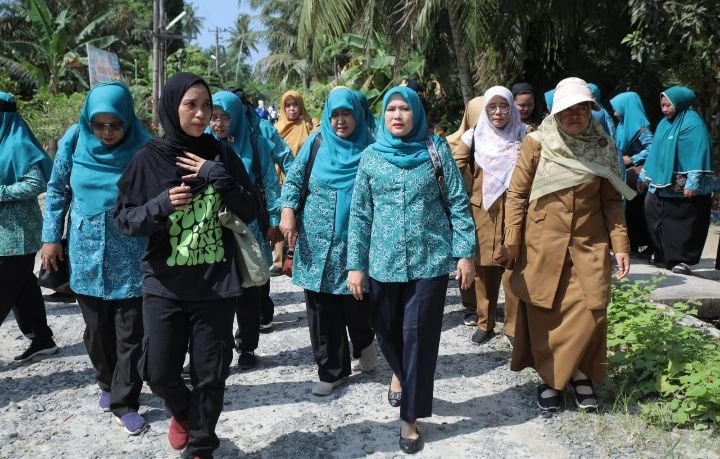 Ketua PKK Asahan Monitoring Lomba Hatinya PKK Tingkat Sumut di Desa Banjar