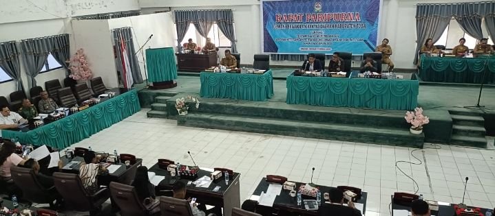 Rapat Paripurna DPRD Toba, Bupati Effendi SP Napitupulu Sampaikan LKPJ Bupati Toba TA 2024