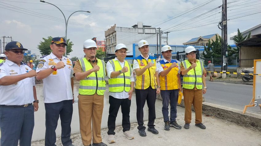 Tindaklanjuti Reses, Zulkarnaen SKM Tinjau Penataan Median Jalan di Simpang Tol Bandar Selamat