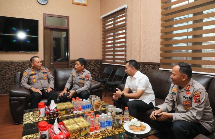 Wakapolda Sumut Beri Arahan dan Semangat kepada Personel Polres Belawan, Jenguk Kapolsek Korban Lemparan Saat Tangani Tawuran