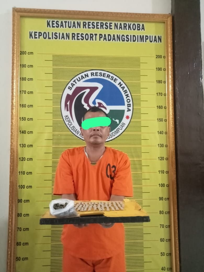 Satresnarkoba Polres Padangsidimpuan Grebek Pria 48 Tahun Simpan Ganja di Kamar Mandi