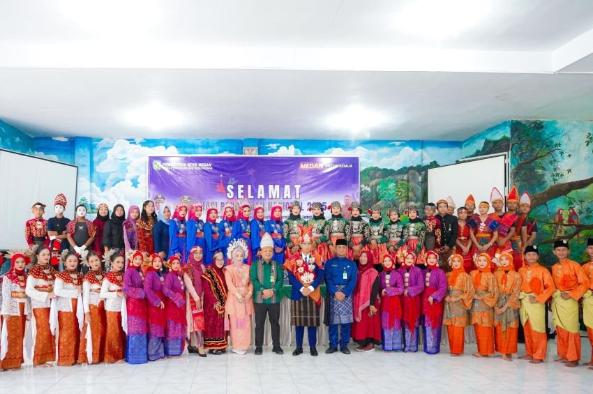 Pimpin Upacara Hardiknas, Rico Waas: Pendidikan Hak Asasi dan Sipil Setiap Insan