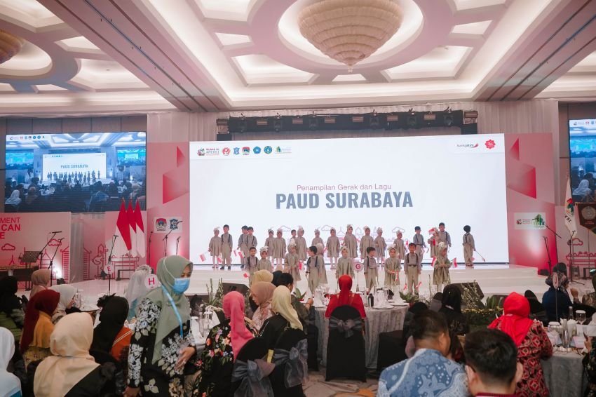 Ketua TP PKK Kota bersama TP PKK dari berbagai kota se-Indonesia menghadiri Ladies Program, yang digelar di Surabaya