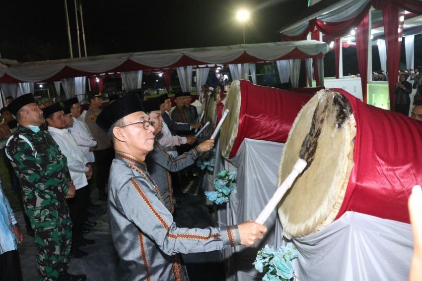 Bupati Tapsel Resmi Membuka MTQ Ke-57 di Sipagimbar