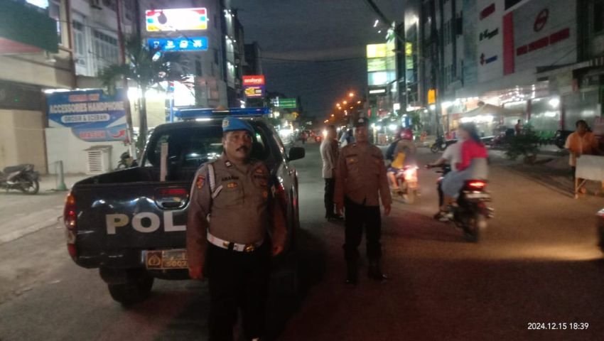 Cegah Aksi Premanisme dan Gangguan Kamtibmas, Jajaran Polresta Deli Serdang Melaksanakan Patroli Blue Light