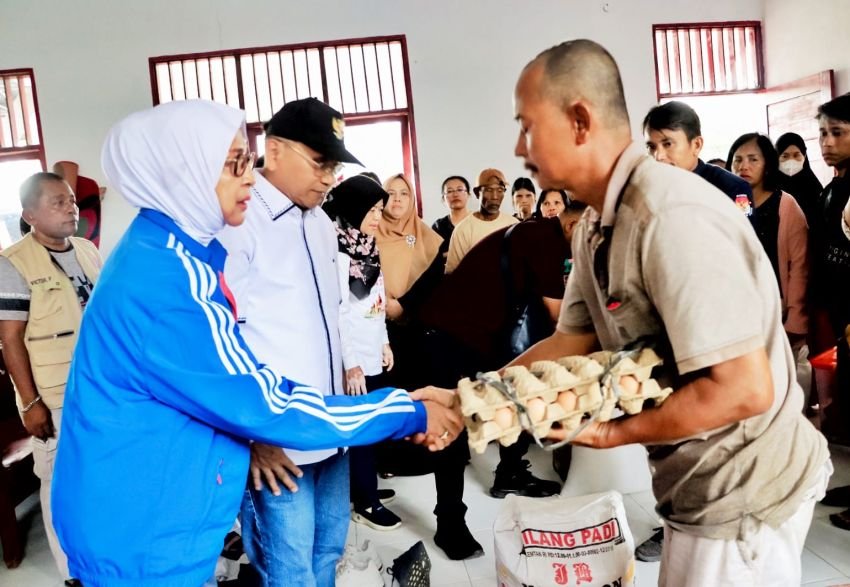 Gercep, Bupati Simalungun Tinjau Korban Musibah Kebakaran dan Berikan Bantuan