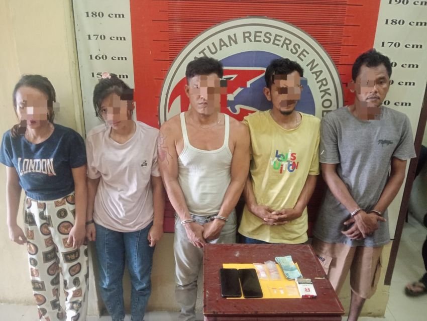Kos-kosan di Jadikan Lapak Transaksi dan Pesta Sabu,5 Orang di Amankan Tim Satresnarkoba Polres Palas