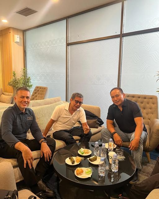 Dr. H. Musa Rajekshah Jalin Silaturahmi dengan Rocky Gerung dan Kapolda Riau, Irjen Pol Herry Heryawan
