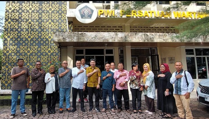 Humas Polda Silaturahmi ke PWI Sumut, Farianda : "Saat Liputan PWI selalu Kedepankan Etika"