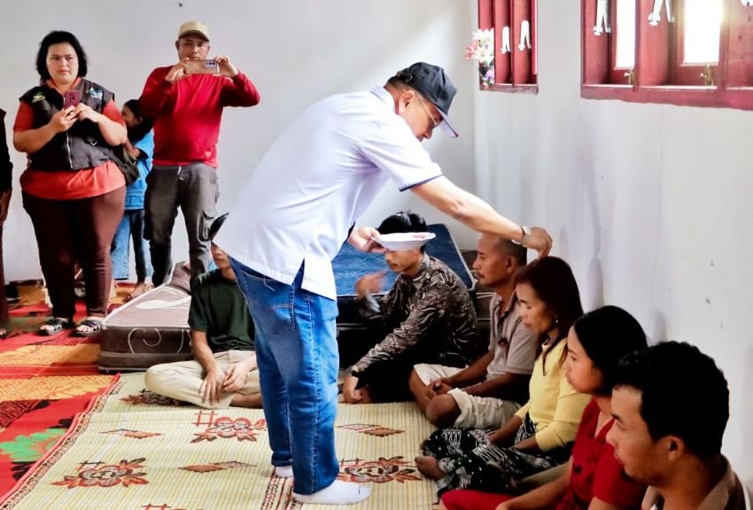 Gercep, Bupati Simalungun Tinjau Korban Musibah Kebakaran dan Berikan Bantuan
