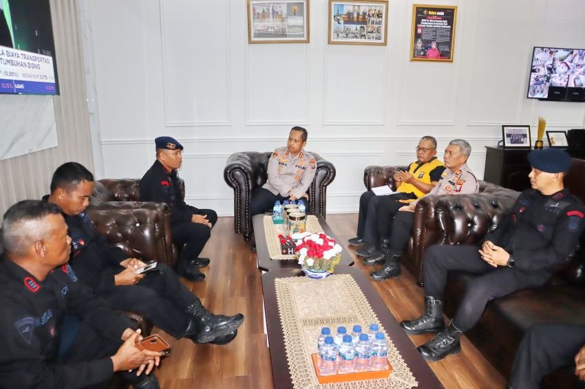 Pererat Kolaborasi,AKBP Dr Wira Prayatna Sambut KOMPOL Zaenal Danyon C Pelopor Sat Brimob Polda Sumut di Mapolres Padangsidimpuan
