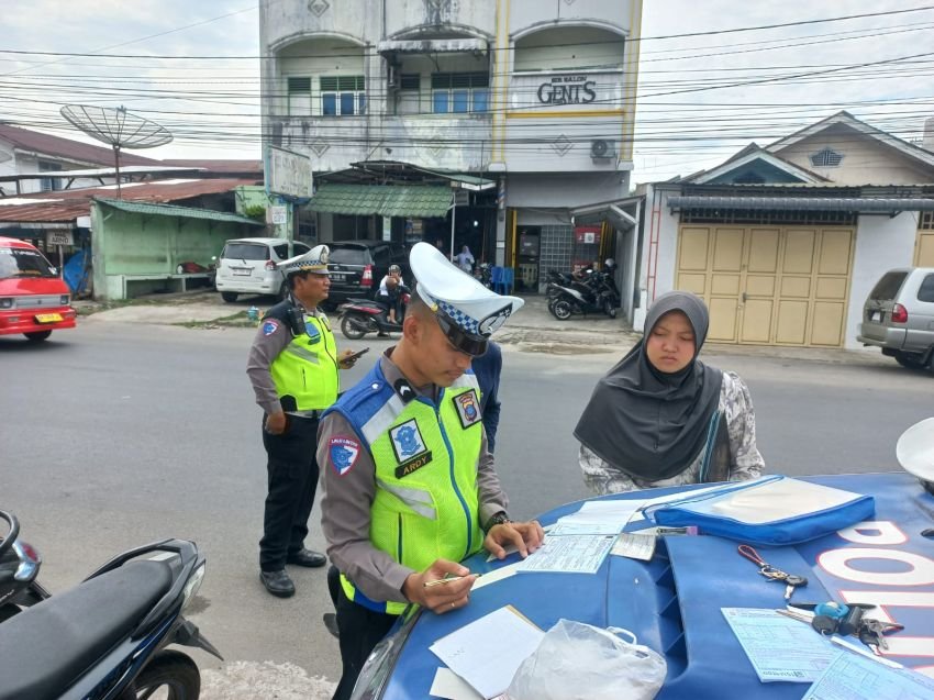 Operasi Lalin oleh Satlantas Polres Padangsidimpuan,AKBP Dr Wira Prayatna : Wujudkan Kesadaran demi Keselamatan