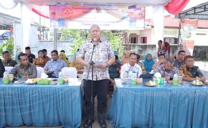 Bupati Asahan Serahkan BPJS Kesehatan Gratis dan KIP Kepada Masyarakat di 4 Kecamatan
