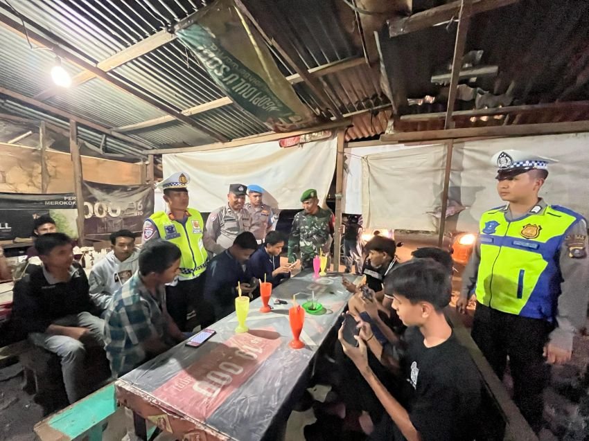 Patroli Malam KRYD Polres Padangsidimpuan: Tangkal Hoaks dan Jaga Ketertiban Warga
