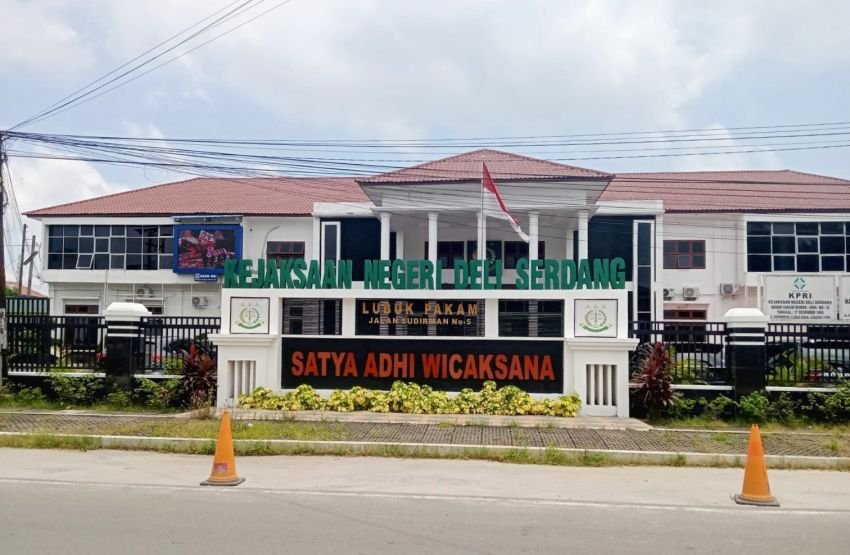 Kejari Deli Serdang Tahan Kadis dan Bendahara Disbudporapar Terkait Dugaan Korupsi Dana Perjalanan Dinas Atlet