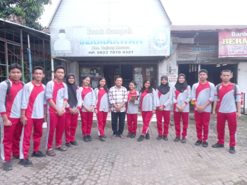 Bank Sampah Bermarwah Terima Kunjungan Edukatif dari Siswa SMAN 2 Lubuk Pakam
